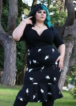 Collectif Winifred Pinup Ghouls 50's Fishtail Skirt Black White 9 Collectif Winifred Pinup Ghouls 50's Fishtail Skirt Black White -Hearts & Roses Sales collectif AW210312A winifred ghouls skirt blk wht 4 9c59fdb9 9798 4bd4 9726 e08957f194b0 1024x1024