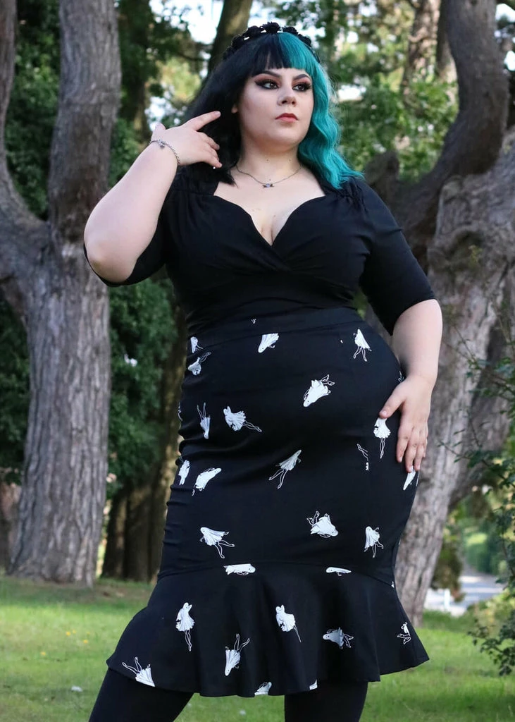Collectif Winifred Pinup Ghouls 50's Fishtail Skirt Black White 5 Collectif Winifred Pinup Ghouls 50's Fishtail Skirt Black White - Image 5